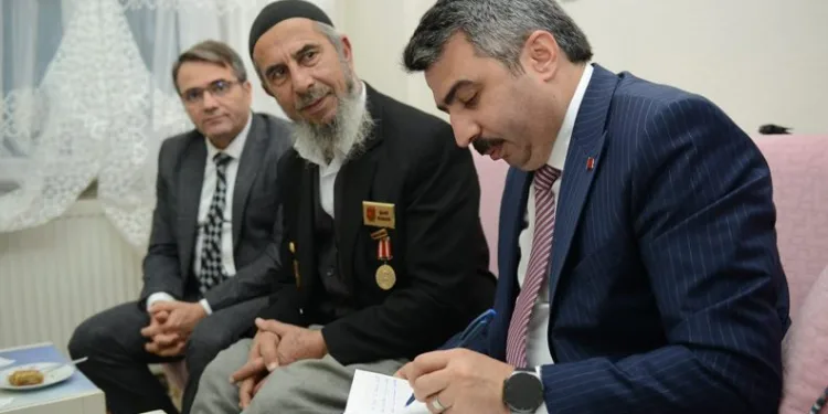 Oktay Yılmaz şehit ailelerini unutmuyor