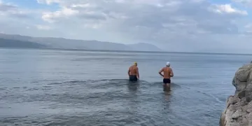 Kasım ayının ortasında gölde yüzdüler