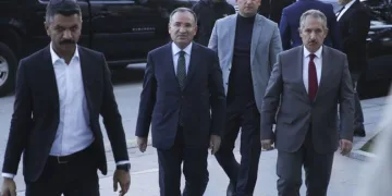AK Parti’den anayasa değişikliği teklifi ziyareti