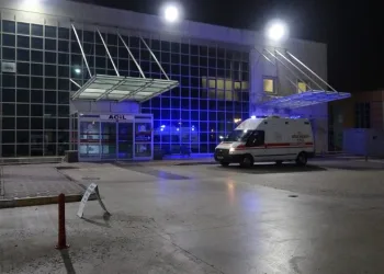 3 kişi tabanca ile vurulmuş olarak bulundu