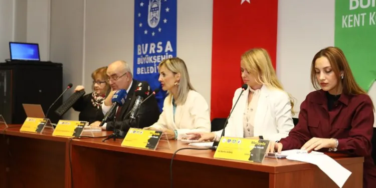 Bursa’da kadına şiddetin medyaya yansımaları konuşuldu