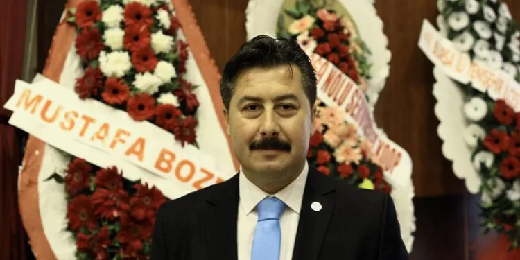 Yenişehir İYİ Parti’de Ercan Özel’e güven oyu