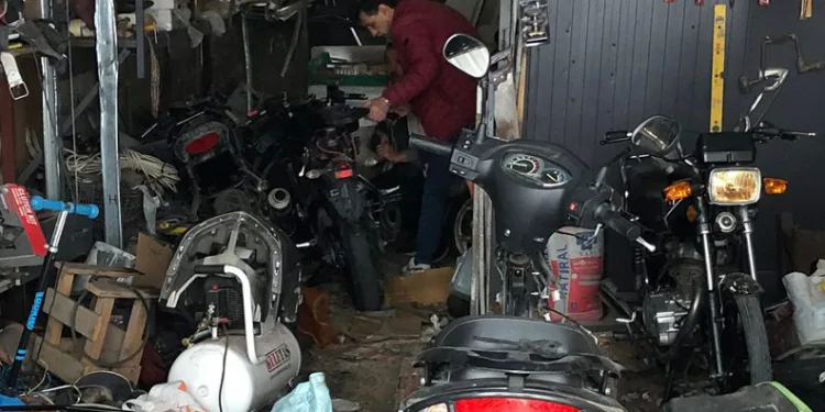Bursa’da çaldığı motosikletleri depoda parçalayan zanlı yakalandı