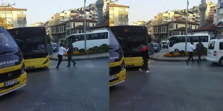 Bursa’da yol verme kavgasında bıçak çekti
