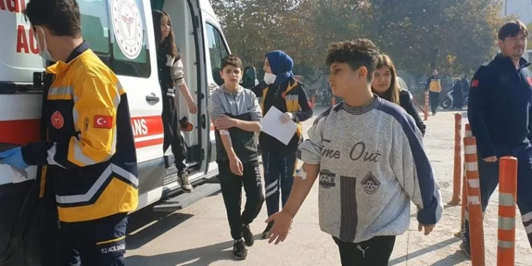 Bursa’da gıda zehirlenmesi! 13 öğrenci hastanelik oldu