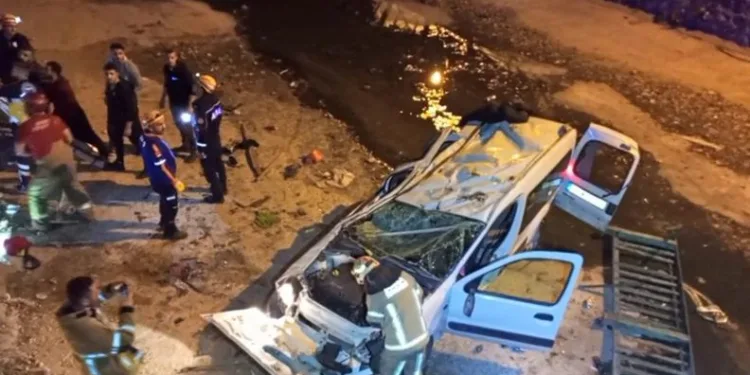 Bursa’da otomobil dereye uçtu: 3 yaralı