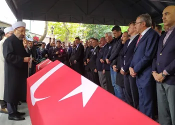 Saldırıda hayatını kaybeden anne kız son yolculuğuna uğurlandı