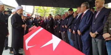 Saldırıda hayatını kaybeden anne kız son yolculuğuna uğurlandı