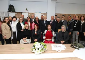 Başkan Erdem’den okullara Öğretmenler Günü ziyareti