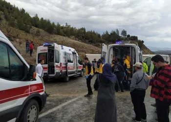 Mersin’de yolcu otobüsü devrildi: 18 yaralı