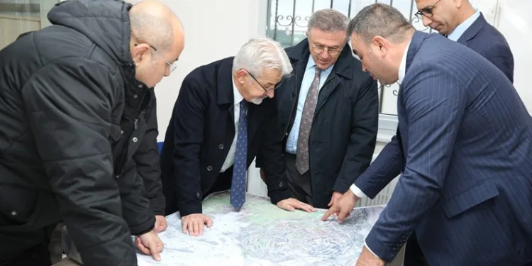 Turgay Erdem, Kurtuluş Mahallesi’nde vatandaşı dinledi