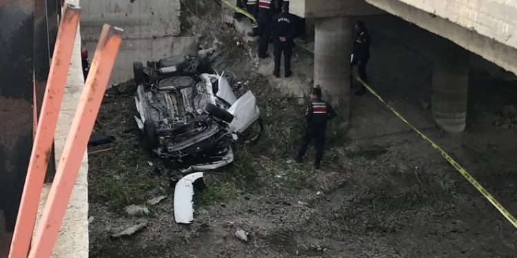 Konya’da otomobil tahliye kanalına uçtu: 3 ölü