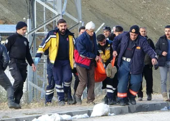 Silahla vurulmuş 3 kişi bulundu