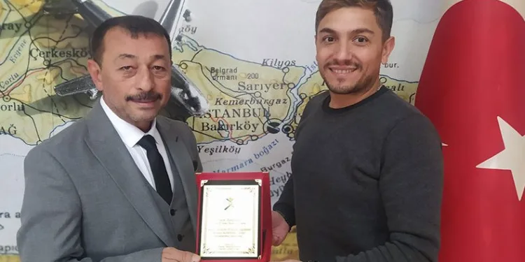 Özel insanlardan Line TV’ye özel plaket