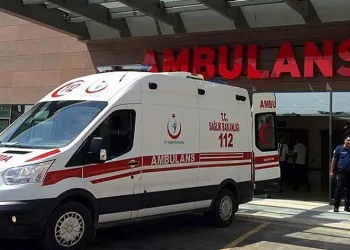 Yanlışlıkla kendini bıçakladı