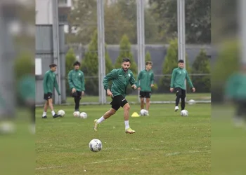 Bursasporlu futbolculara izin