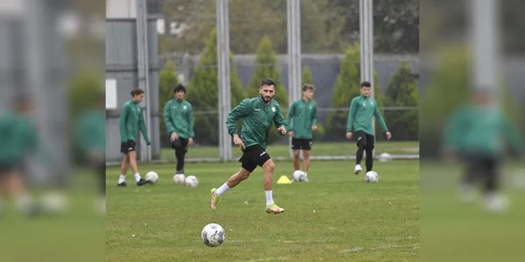 Bursasporlu futbolculara izin