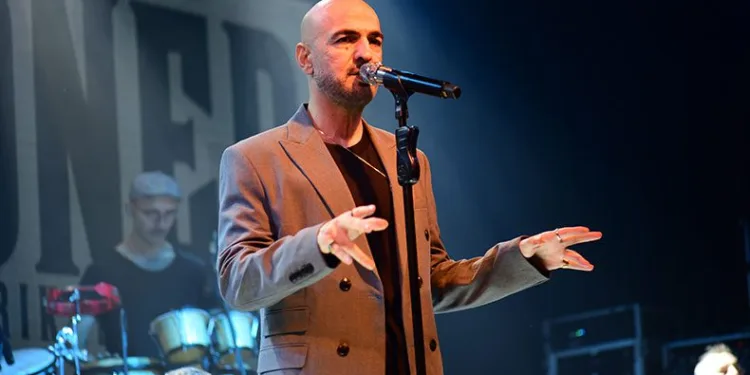 Soner Sarıkabadayı Bursa’da sevenleriyle buluştu