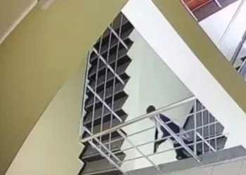 Binaya 3 ayrı patlayıcı koydu