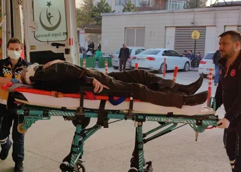Otomobil ile elektrikli bisiklet çarpıştı