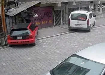 İstanbul’da önce dövdüler, sonra teslim ettiler