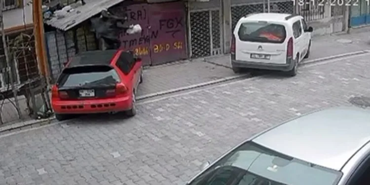 İstanbul’da önce dövdüler, sonra teslim ettiler