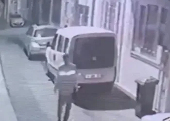 Bıçakla araçların lastiklerini patlattı