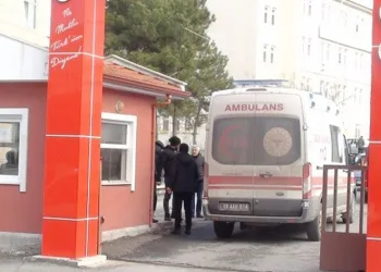 Çorum’da okul önünde bıçaklandı