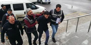 Kadınlara odunla saldıran şahıs tutuklandı