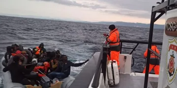 İzmir’de 59 düzensiz göçmen kurtarıldı