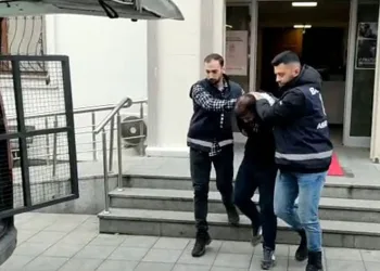 Aile hekimini darp eden zanlı adliyeye sevk edildi
