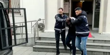 Aile hekimini darp eden zanlı adliyeye sevk edildi