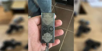 Garaj kumandası görünümlü suikast silahı