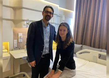 Böbreğinden 9 santimetre kitle çıktı