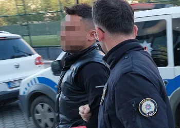 Neşterle yaralamaya ev hapsi