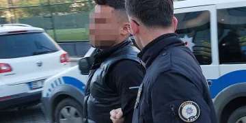 Neşterle yaralamaya ev hapsi