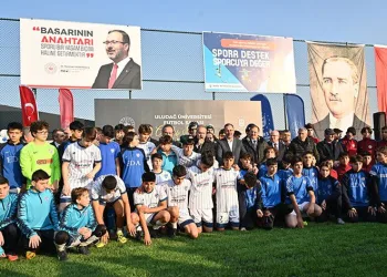 Büyükşehir’den üniversiteye futbol sahası