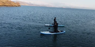 Çıldır Gölü’nde kürek sörfü