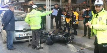 Manisa’da otomobil ile motosiklet çarpıştı