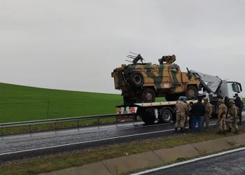 Zırhlı askeri araç devrildi, 6 asker yaralı