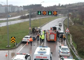 Sinop’ta otomobiller çarpıştı