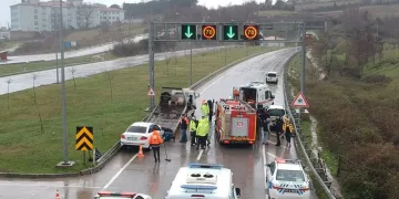 Sinop’ta otomobiller çarpıştı