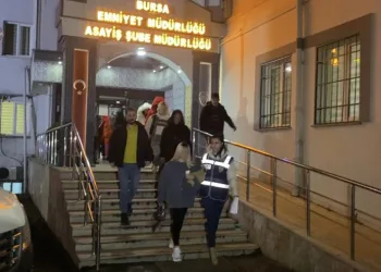 Bursa’da fuhuş çetesi çökertildi