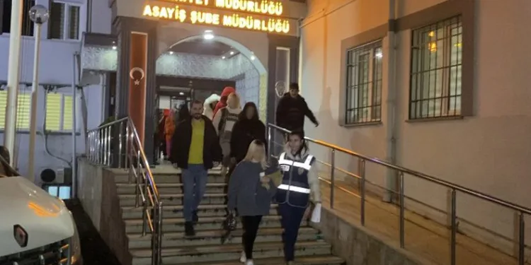Bursa’da fuhuş çetesi çökertildi