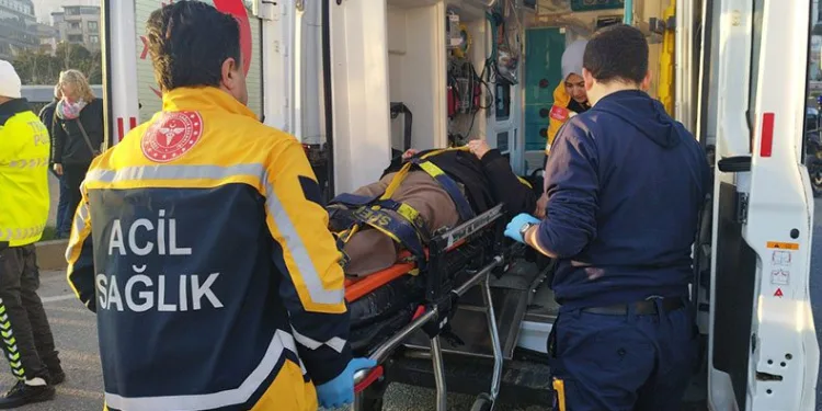 Alt geçidi kullanmayan yayaya otobüs çarptı