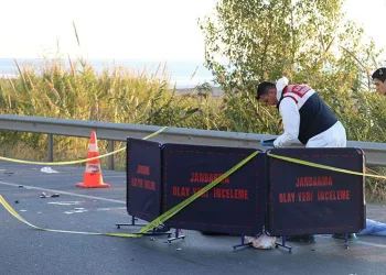 Otomobilin çarptığı motosikletli çift hayatını kaybetti