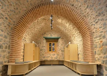6 asırlık medrese özüne dönüyor