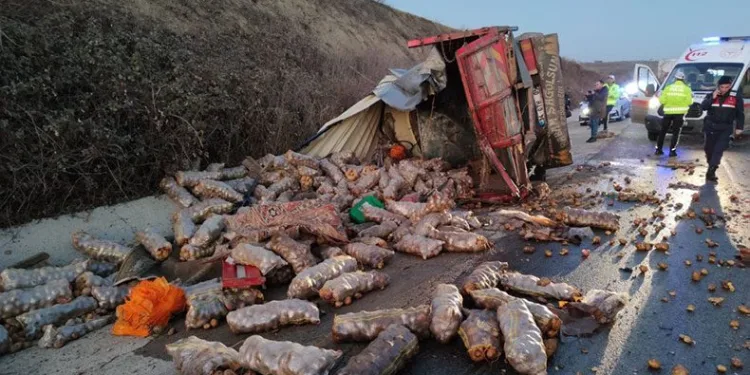 Tekirdağ’da kamyon ile otobüs çarpıştı