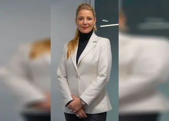 “Gençlerin elinden tutmalıyız”