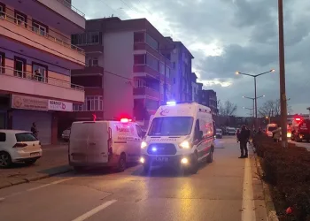 Evini ateşe veren kadının yardımına itfaiye yetişti